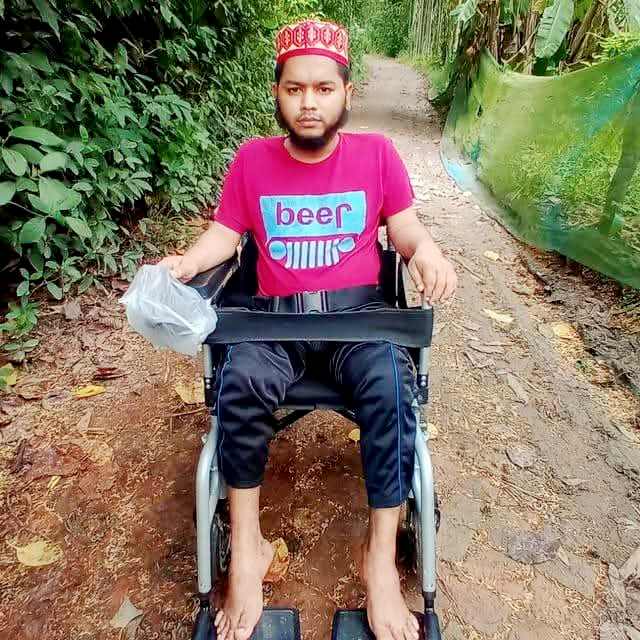 একজন পঙ্গু ব্যক্তির ইলেকট্রিক হুইল চেয়ার প্রয়োজন : মানবিক সহায়তার আবেদন
