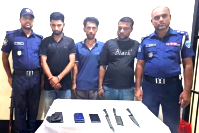 ফেনীতে অপহরণ ছিনতাই ও ডাকাতির প্রস্তুতিকালে অস্ত্রসহ গ্রেপ্তার-৫