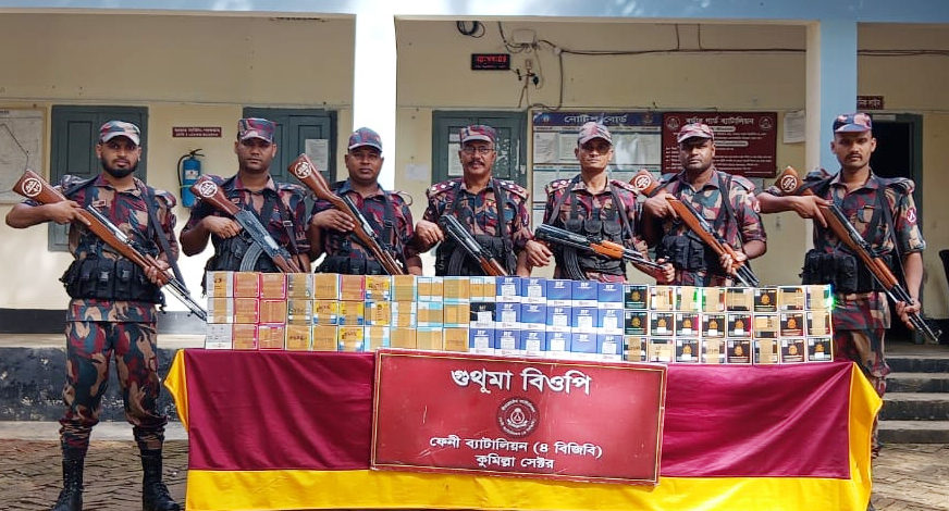 পরশুরাম প্রায় কোটি টাকার মোবাইল ডিসপ্লে জব্দ করেছে বিজিবি