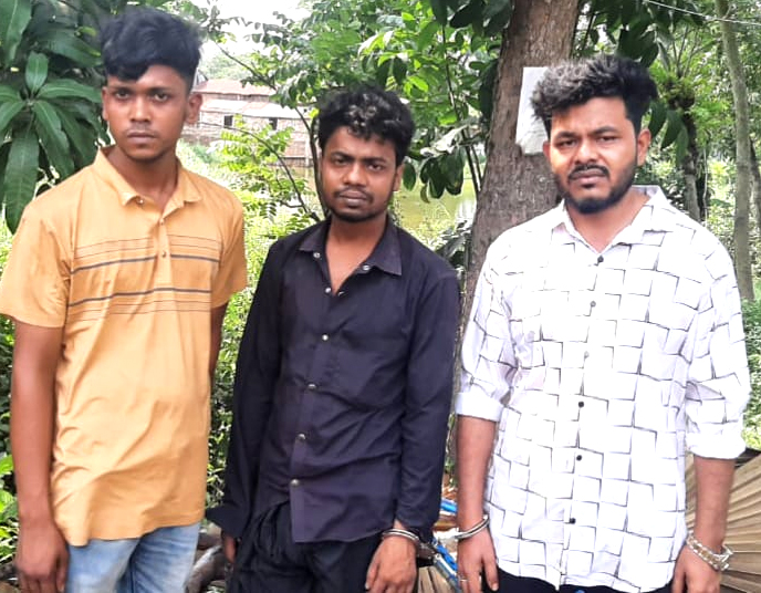 ফেনীতে মাদক বিরোধী অভিযান গাঁজাসহ ৩ জন গ্রেফতার