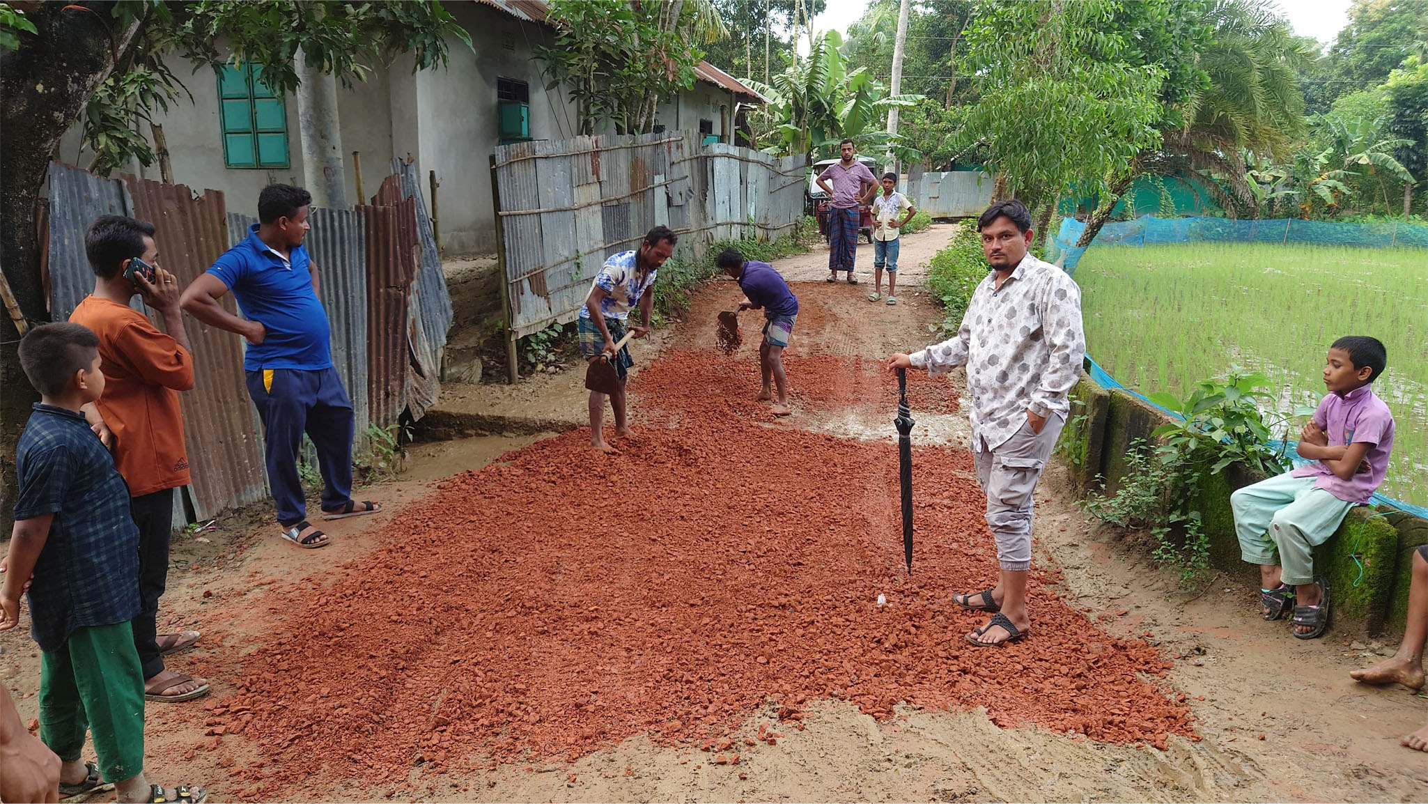 প্রবাসী সালাউদ্দিনের প্রশসনীয় উদ্যোগে পরশুরামে বন্যায় ক্ষতিগ্রস্ত সড়ক মেরামত