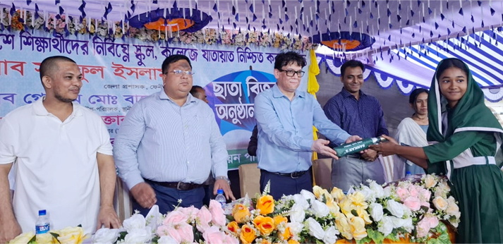 সোনাগাজীর নবাবপুর ইউপি’র উদ্যোগে বর্ষাকালীন উপহার বিতরণ