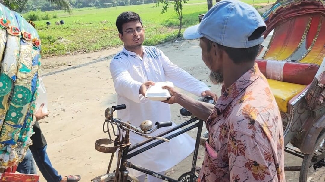 খালেদা জিয়ার জন্মদিনে তাঁর সুস্থতা কামনা জাবি ছাত্রদলের খাবার বিতরণ